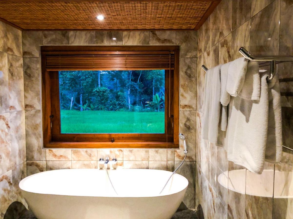 Abian Taksu Suite & Villas Тегалаланг Екстериор снимка